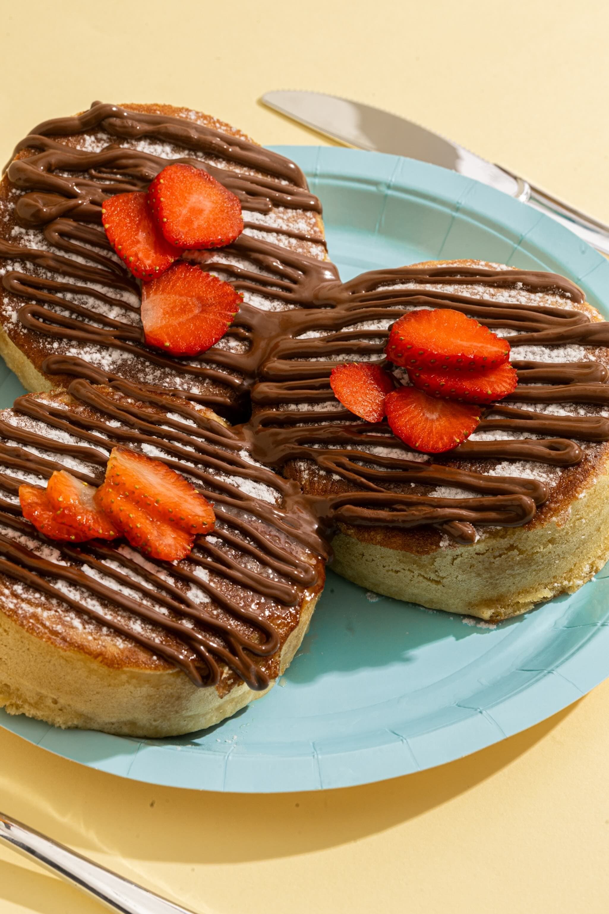 Nutella Strawberry Pancakes